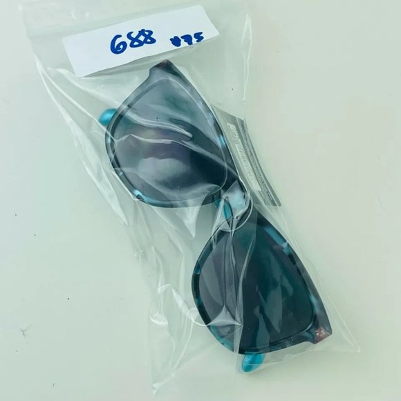 SG00688 Classic Trend Sunglasses For Women Wrap 100% UVA-UVB Protection, Blue - Picture 6 of 6